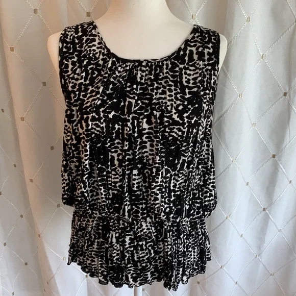 EUC.  Banana Republic peplum top - Picture 2 of 4